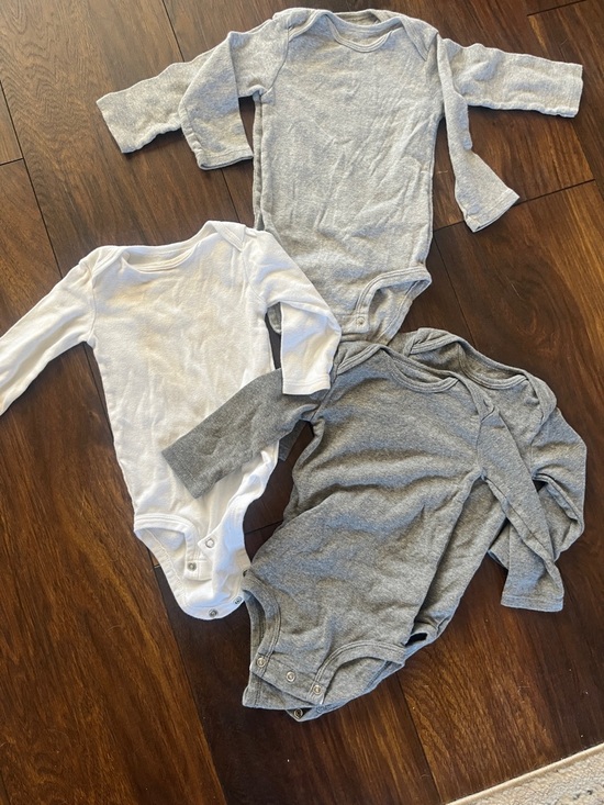 Simple Other - Carters Long-Sleeve 5 Baby Onesies - White & Light Gray & dark gray 6-9 mo
